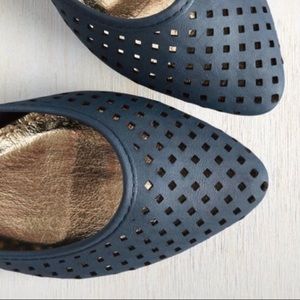 💙 ModCloth Cut Out Blue Flats NEW